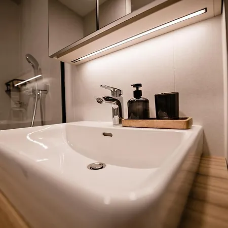 Apartma 2+2 V Mestu * ليوبليانا