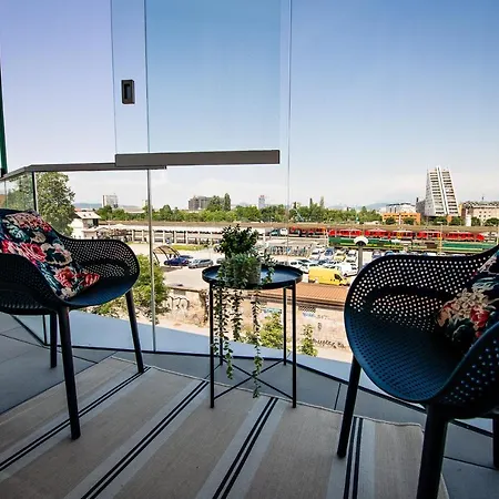 アパート Apartma 2+2 V Mestu *